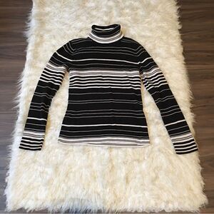 Liz & Co Thick ribbed sweater! Fold neck!